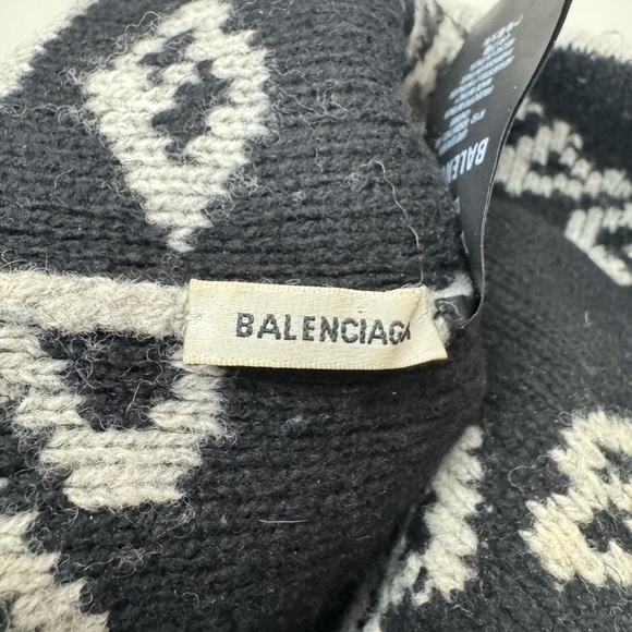 Authentic Balenciaga Grey & Black Logo Beanie – Unisex - Picture 3 of 14